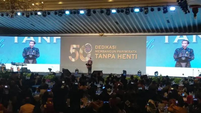 Presiden Jokowi saat menghadiri acara gala dinner 50 tahun Persatuan Hotel dan Restoran Indonesia (PHRI)