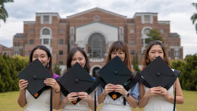 Ilustrasi reuni sekolah