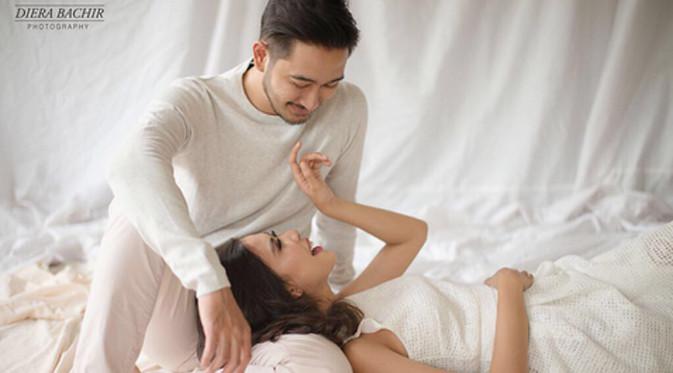 Pasangan kekasih Syahnaz Sadiqah dan Jeje Govinda rencananya akan meresmikan hubungannya pada pertengahan tahun depan. Menurut Jeje, pernikahan akan digelar sebelum musim hujan.   (Instagram/ritchieismail)