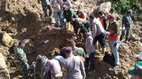 Pencarian korban tertimbun longsor yang terjadi di Kecamatan Batang Toru, Kabupaten Tapanuli Selatan, Provinsi Sumatera Utara oleh tim gabungan, Jumat (30/4) (BNPB)