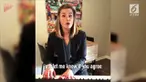 Seorang wanita melamar pekerjaan dengan bernyanyi.