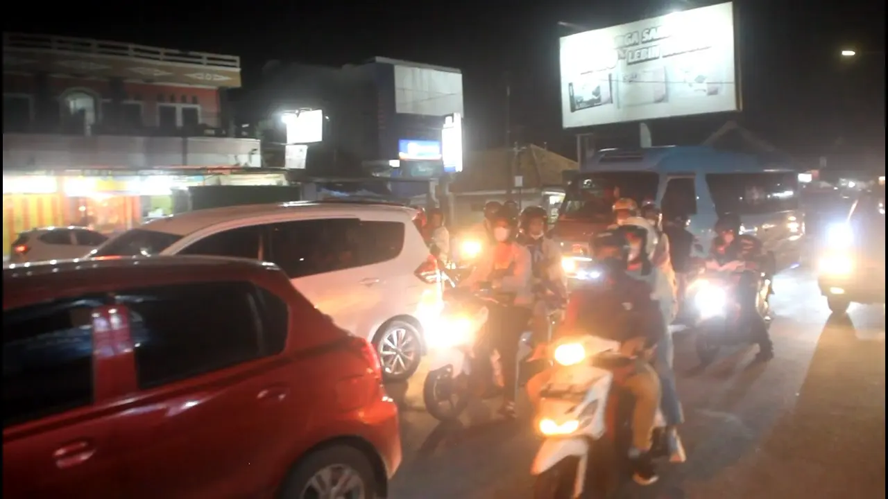 Info Arus Balik 2022: 300 Ribu Kendaraan Memadati Jalur Pantura Cirebon Arah Jakarta