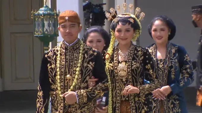 Gaya Kaesang Pangarep-Erina Gudono dalam Balutan Busana Solo Putri di Acara Tasyakuran