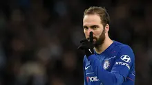 Gonzalo Higuain kembali gagal mencatatkan penampilan impresif pada laga lanjutan Premier League yang berlangsung di stadion Etihad, Manchester, Minggu (10/2). Manchester City menang 6-0 atas Chelsea. (AFP/Paul Ellis)