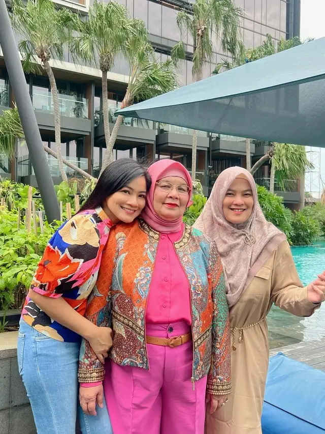 Titi Kamal bersama ibunda (Instagram/titi_kamall)