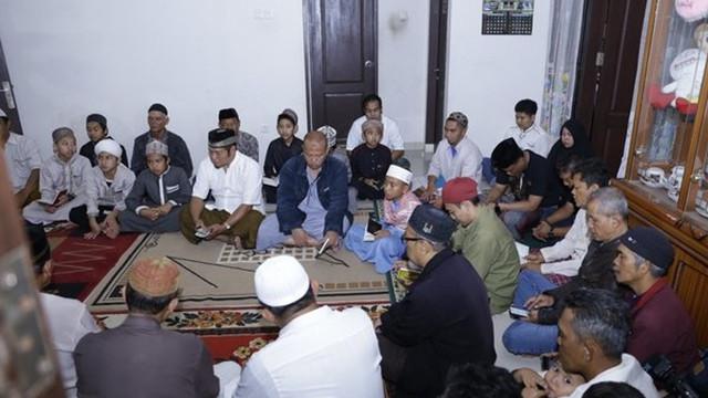 7 Momen Tahlilan Mendiang Lina, Sule Tak Kuasa Tahan Tangis