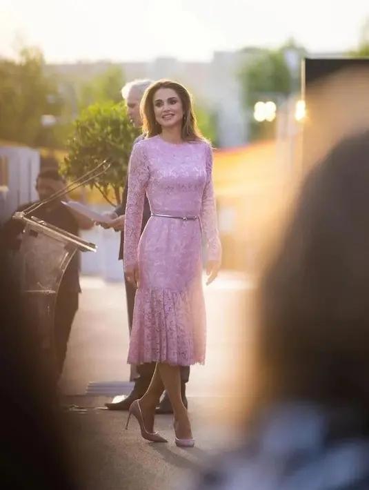 Selain Kate Middleton, Ratu Rania juga menjadi bangsawan yang tak lepas dari sorotan publik [@queenrania]
