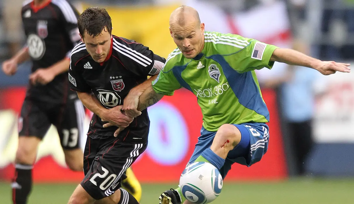 Freddie Ljungberg. Eks bintang Arsenal asal Swedia berusia 45 tahun ini gagal menampilkan permainan terbaiknya saat berlaga di MLS selama 2 tahun bersama Seattle Sounders FC dan Chicago Fire pada 2009 hingga 2010. Gelandang yang memutuskan pensiun pada Januari 2015 bersama Mumbai City di Liga India ini tampil tak sesuai harapan dan hanya mampu menyumbang 4 gol dan 12 assist dalam 54 laga bersama kedua klub tersebut. (AFP/Getty Images/Otto Greule Jr.)