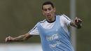 Pemain Argentina, Angel De Maria, saat mengikuti latihan bersama timnas Argentina jelang laga kualifikasi piala dunia 2018 di  Buenos Aires, Selasa (29/8/2017). Argentina akan berhadapan dengan Uruguay. (AP/Natacha Pisarenko)