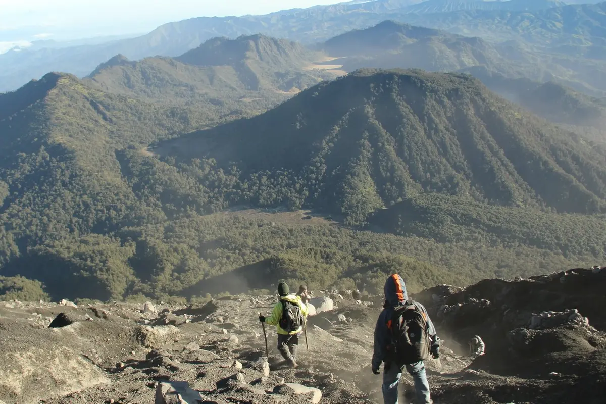Dikonservasi, Jalur Pendakian Gunung Semeru Ditutup Sementara