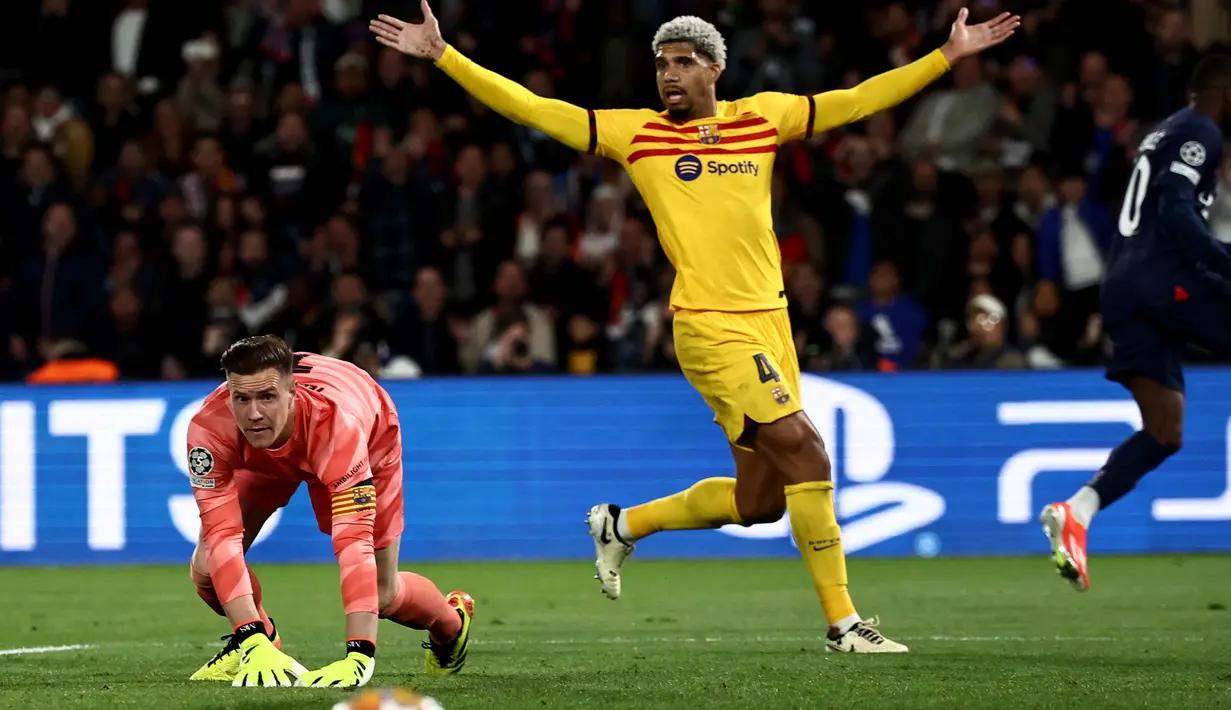 Di babak pertama, Barcelona unggul lebih dulu lewat gol Raphinha pada menit ke-37. (Anne-Christine POUJOULAT/AFP)
