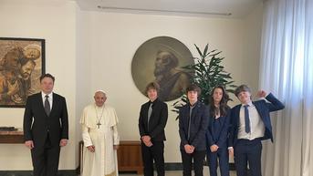 Elon Musk Ajak 4 Anaknya Bertemu Paus Fransiskus, Pamer Foto Setelah 10 Hari Puasa Ngetwit