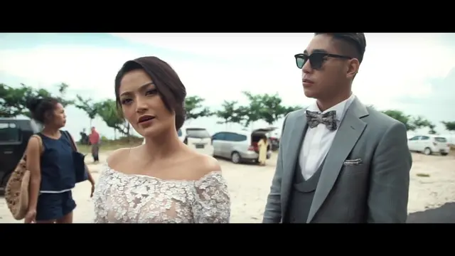 Momen BTS Foto Pre-Wedding Siti Badriah dan Krisjiana Baharudin