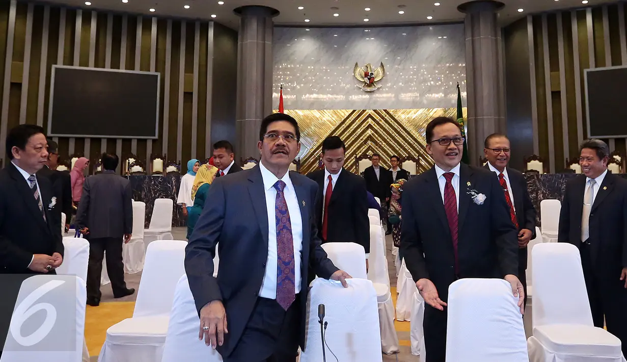 Ketua Mahkamah Agung RI Hatta Ali (tengah depan) menghadiri acara Peresmian Tower Mahkamah Agung RI dan 135 Pengadilan se-Indonesia secara simbolis di Gedung Mahkamah Agung, Jakarta, Selasa (31/01). (Liputan6.com/Johan Tallo)