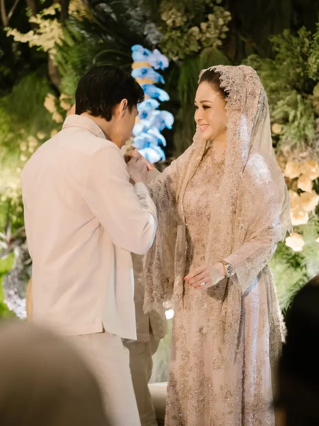 9 Gaya Maia Estianty dan Mulan Jameela di Pengajian Pernikahan El Rumi, Memukau