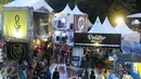 Puluhan stand fashion clothingan berjajar di JakCloth 2015 yang dihelat di Parkir Timur Senayan Jakarta, Rabu (30/12/2015). JakCloth 2015 memasarkan produk produk fashion clothingan bergaya anak muda. (Liputan6.com/Helmi Fithriansyah)