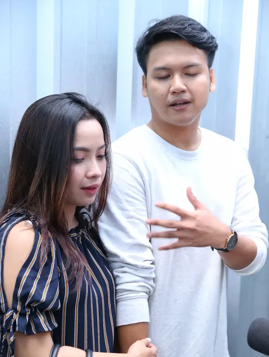 Ilham Smash dan Istri