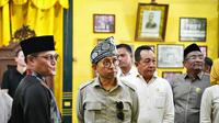Menteri Kebudayaan Fadli Zon mengunjungi Istana Kadriah, Kesultanan Pontianak, Kalimantan Barat. (dokumentasi Kementerian Kebudayaan)