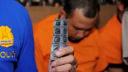 [FOTO] Waspada, Pembiusan Incar Para TKI
