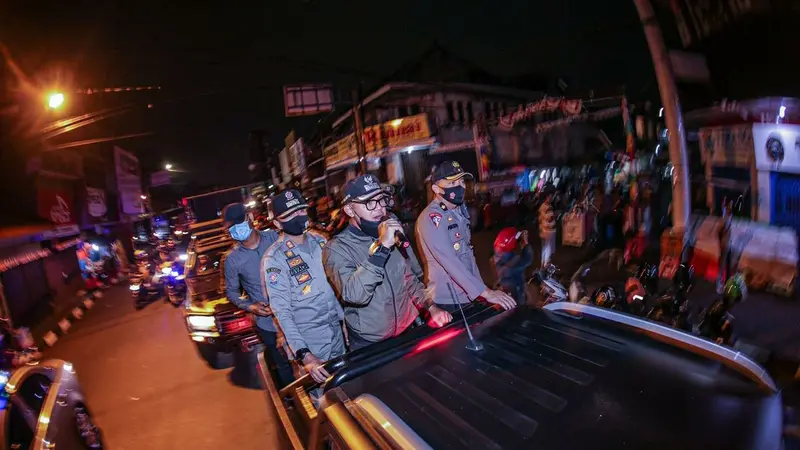 Wali Kota Bogor Bima Arya memimpin patroli gabungan.