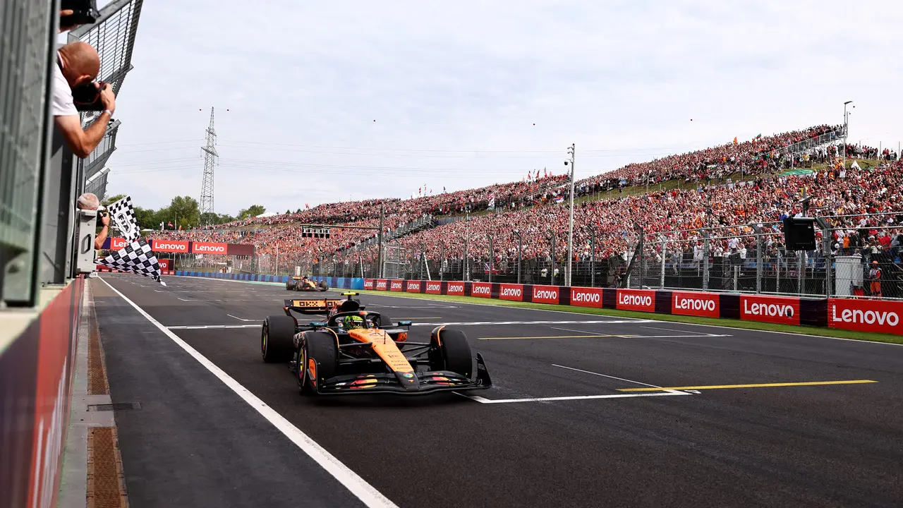 Foto: Dulu Sempat Mecahin Trofi Juara, Kini Lando Norris Finis Pertama di Formula 1 GP Hungaria