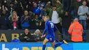 Striker Leicester, Islam Slimani, merayakan gol yang dicetaknya ke gawang Liverpoool pada laga Piala Liga di Stadion King Power, Leicester, Selasa (19/9/2017). Leicester menang 2-0 atas Liverpool. (AFP/Lindsey Parnaby)