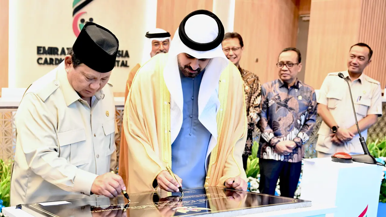Presiden Prabowo Subianto menyaksikan pertukaran Pernyataan Kehendak (Letter of Intent/LoI) antara Yayasan Khalifa bin Zayed Al Nahyan, Uni Emirat Arab (UEA) dan Kemenag RI.