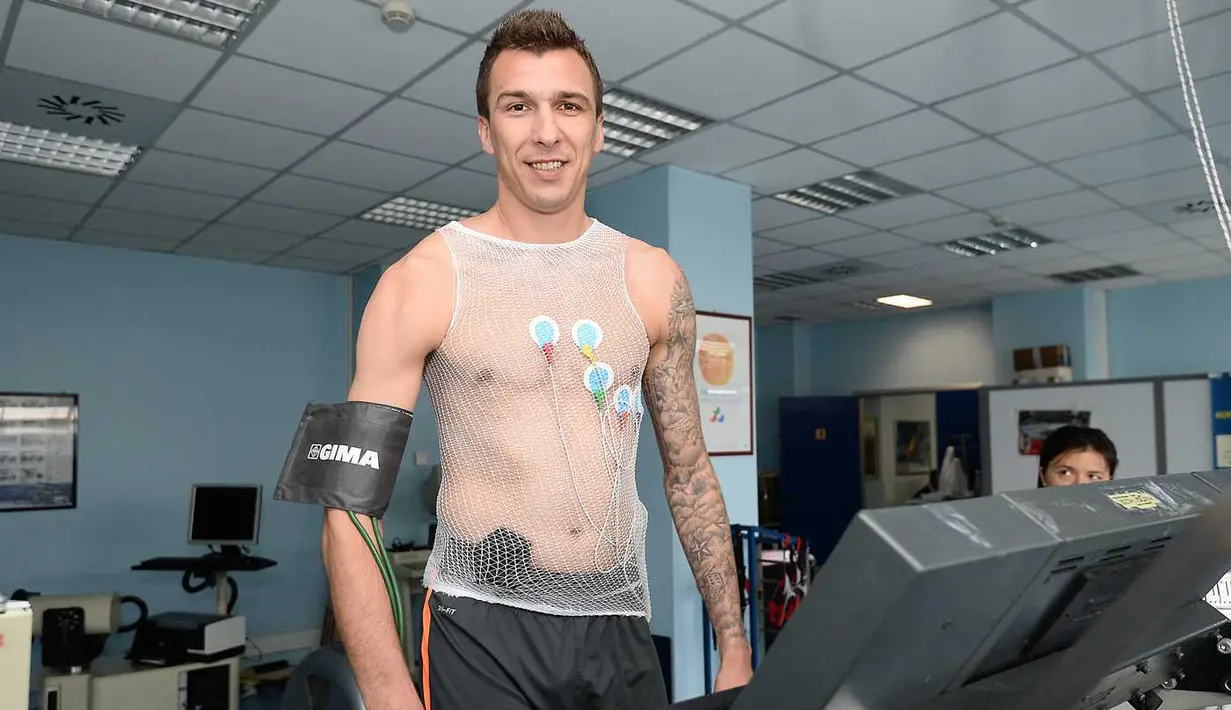 Striker Kroasia, Mario Mandzukic tiba di markas Juventus di Turin untuk menandatangani kontrak dan menjalani tes medis. (Juventus.com)