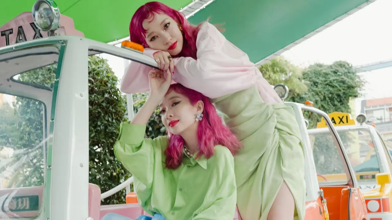 Sambut Musim Semi dengan Guguran Sakura di Koleksi Sandal Terbaru