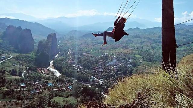 Ngeri-Ngeri Sedap, Berayun di Bibir Jurang Bukit Cekong