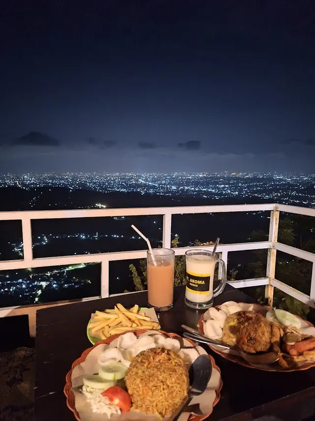 Rekomendasi Tempat Makan Dekat HeHa Sky View