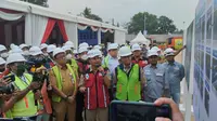 Gubernur DKI Jakarta Anies Baswedan meresmikan peluncuran atau soft launching fasilitas pengolahan sampah Landfill Mining dan RDF Plant di TPST Bantargebang. (Liputan6.com/ Winda Nelfira)