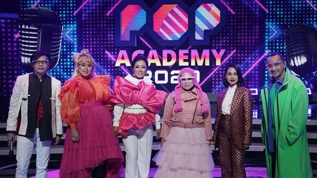 6 Potret Seru Andien saat Jadi Juri Pop Academy, Ikut Deg-Degan