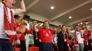 Presiden Prabowo turut menyaksikan langsung dengan mengenakan jersey warna merah dengan nomor punggung 8. [@sekretariat.kabinet].