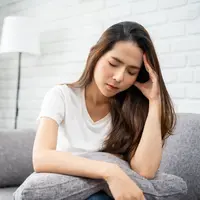 Ilustrasi perempuan stres/copyrightshutterstock/PBXStudio