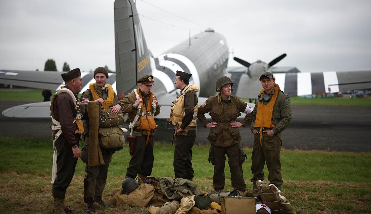 Sekitar 11 ribu pesawat tempur, 7.000 kapal dan perahu penyerbu serta ribuan kendaraan dikerahkan Sekutu selama penyerbuan D-Day. (HENRY NICHOLLS/AFP)