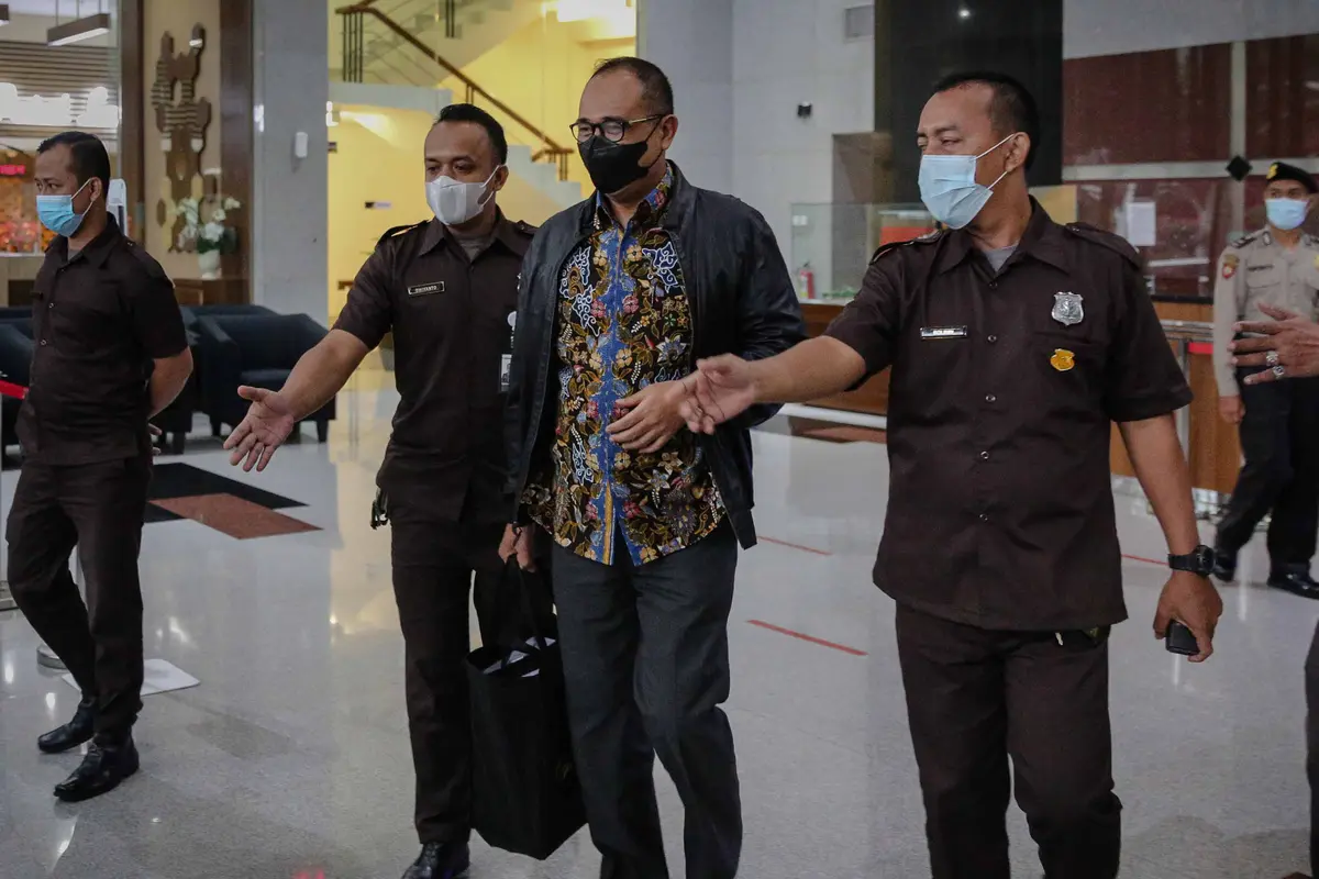 Ekspresi Lelah Ayah Mario Dandy Rafael Alun Trisambodo Usai Diperiksa KPK Selama 8 Jam