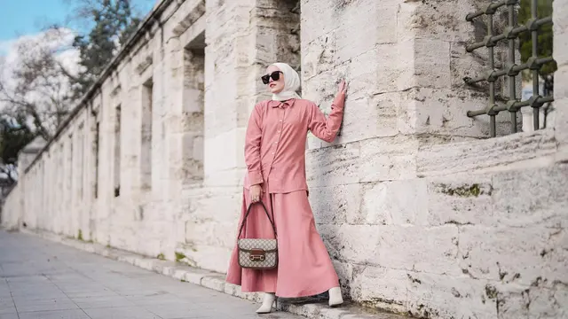 Tampil Stylish, Ini 7 Pemotretan Adelia Pasha saat Liburan di Turki
