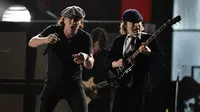 AC/DC saat tampil dalam Annual Grammy Awards ke-57 di Los Angeles (8/2/2015). (AFP/Robyn Beck)