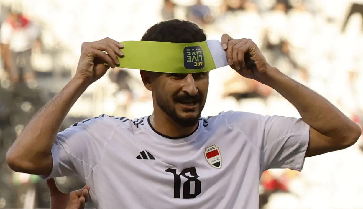 Striker Timnas Irak berusia 27 tahun yang kini tengah menjalani musim pertama memperkuat klub Irak, Al-Quwa Al-Jaw menempati posisi kedua top skor Piala Asia 2023 dengan koleksi 6 gol. Keenam golnya dicetak dalam seluruh 4 laga Irak mulai fase grup hingga babak 16 besar saat kalah 2-3 dari Yordania. Saat menghadapi Yordania ia diusir wasit pada menit ke-77 setelah menerima kartu kuning kedua saat melakukan selebrasi usai mencetak gol ke gawang lawan. (AFP/Karim Jaafar)