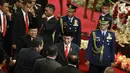 Presiden Joko Widodo bersama Wakil Presiden Jusuf Kalla usai menghadiri sidang bersama DPR dan DPD Tahun 2017 di Kompleks Parlemen, Jakarta, Rabu (16/8). Di sidang ini presiden akan menyampaikan RUU APBN 2018 dan nota keuangan. (Liputan6.com/Johan Tallo)
