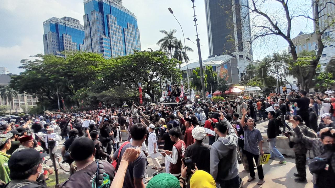 Aksi unjuk rasa di sekitar lapangan Monas ricuh. (Liputan6.com/Ady Anugrahadi)