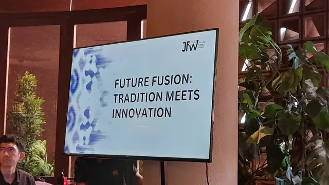 Menanti Gebrakan Memodernkan Wastra Indonesia dari Panggung Jakarta Fashion Week 2025