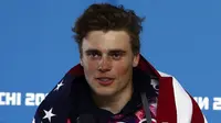 Peraih medali perak ski gaya bebas pada Olimpiade Musim Dingin 2014, di Sochi, Rusia, Gus Kenworthy, mengaku sebagai gay.