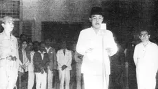 Di Balik Corong Mikrofon 17 Agustus 1945