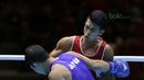 Ekspresi Grece Savon Simangunsong (Merah) saat memukul lawannya Hiroaki Kinjo pada semifinal Test Event Asian Games 2018 kelas Welter di Kemayoran, Jakarta (14/2/2018). Simangunsong menang dengan skor 3-2. (Bola.com/Nick Hanoatubun)