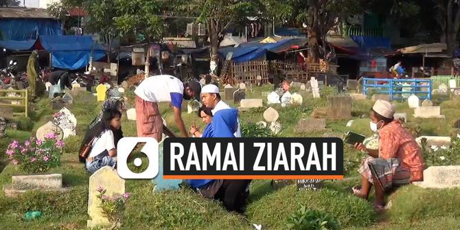 VIDEO: Meski Dilarang, Warga Ramai Ziarah ke TPU Usai Salat Idul Fitri