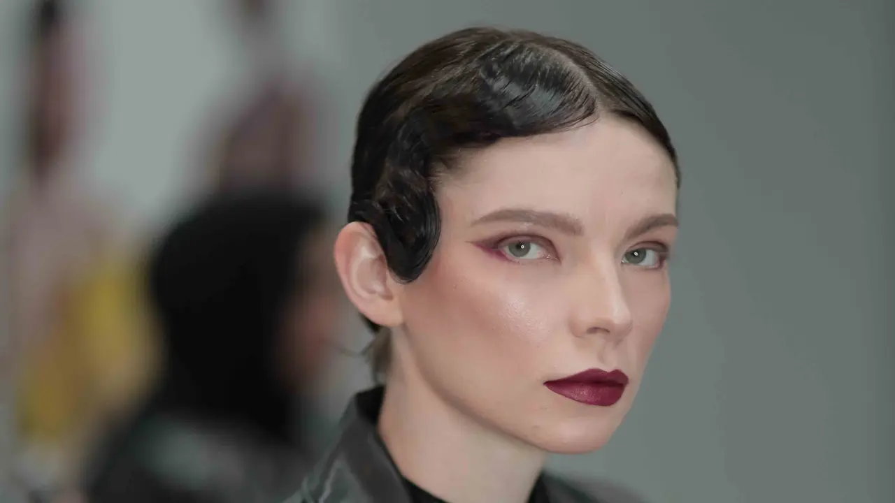 10 Tren Makeup yang Penuh Statement dan Bergaya Edgy di Jakarta Fashion Week 2023