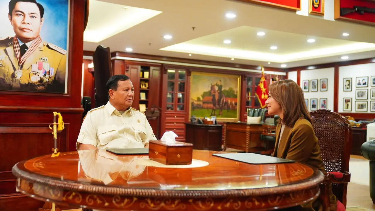 Menteri Pertahanan RI, Prabowo Subianto menerima kunjungan jurnalis senior, Najwa Shihab di Kantor Kementerian Pertahanan RI, Kamis (2/3/2023).