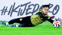 Kiper kedua Persik Kediri,&nbsp;Husna Al Malik. (Bola.com/Gatot Sumitro)